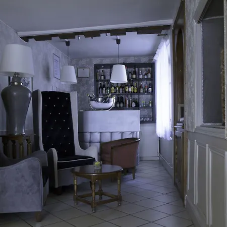 Hotel De La Banniere De France