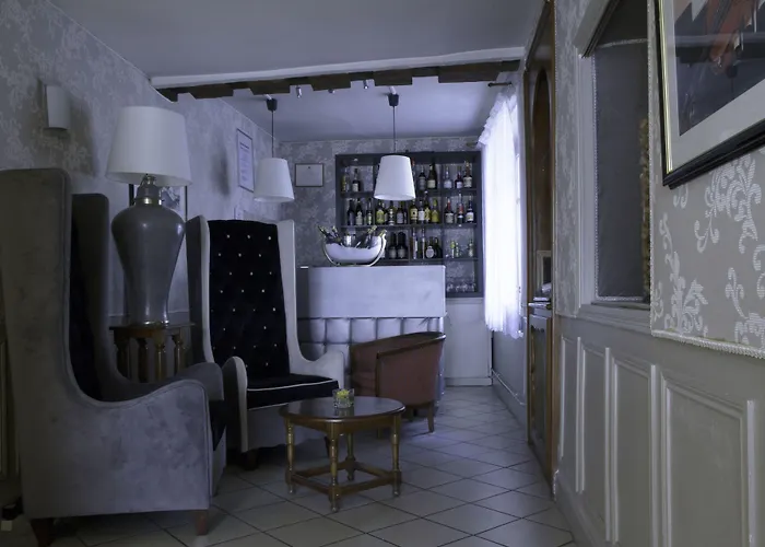 Hotel De La Banniere De France