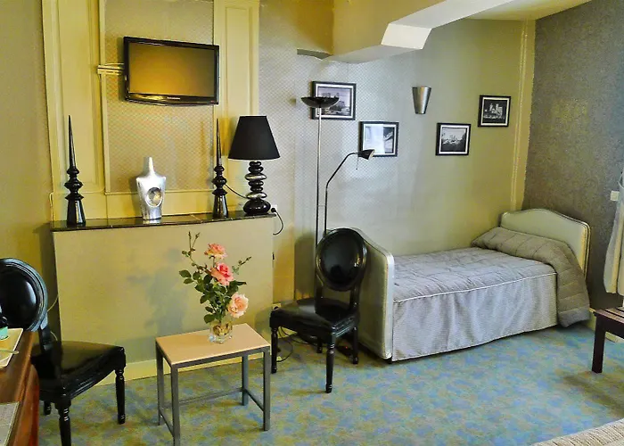 Hotel De La Banniere De France